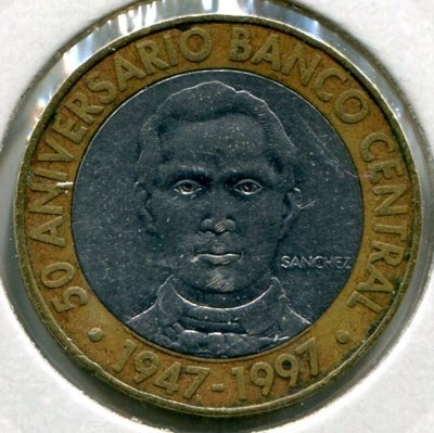 Монета Доминиканская республика 5 песо 1997 год. 50 лет Центробанку