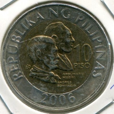 Монета Филиппины 10 писо 2006 год.