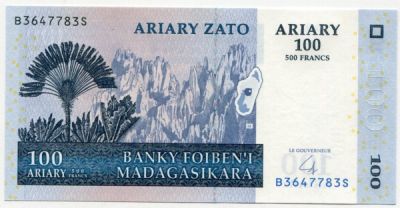 Банкнота Мадагаскар 100 ариари 2004 год.