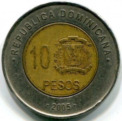 Монета Доминиканская республика 10 песо 2005 год.