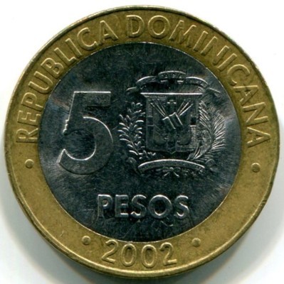 Монета Доминиканская республика 5 песо 2002 год. 